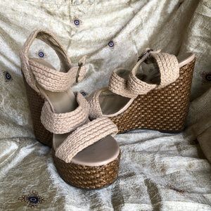 Qupid | sz 8 | strappy boho crochet wicker wedges